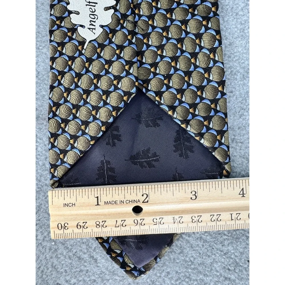 The Nature Conservancy men silk